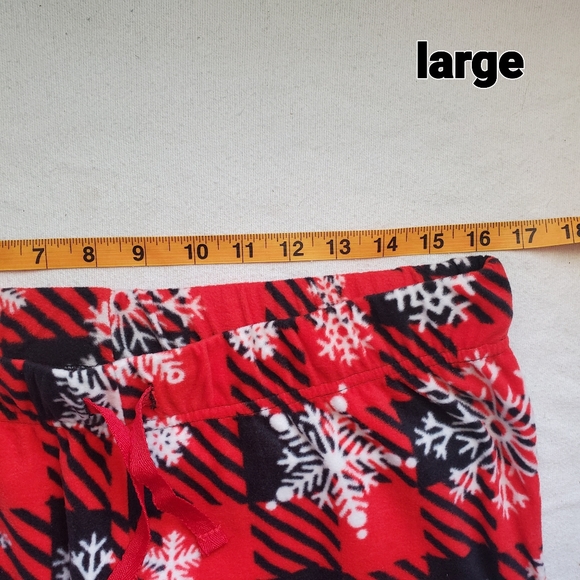 Matching buffalo plaid and snowflake fleece pajama - Picture 11 of 12